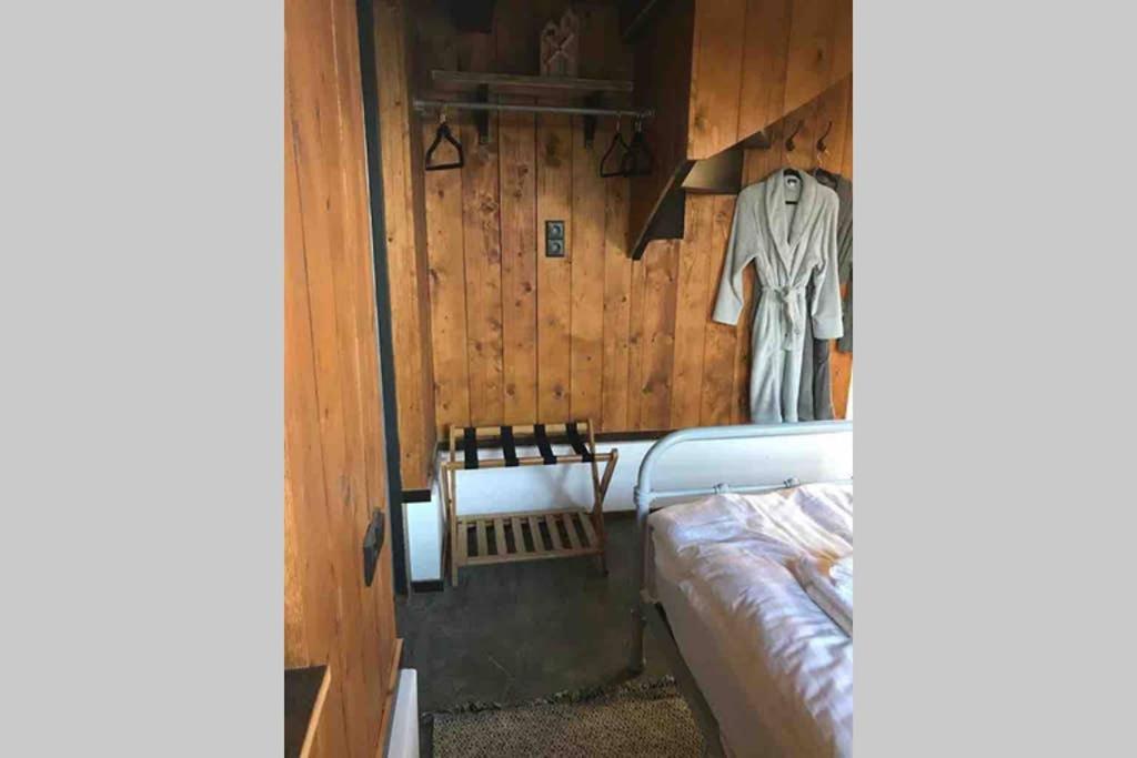 Uniek Houten Huis Nabij Bos En Plassen Hollandsche Rading Exterior foto
